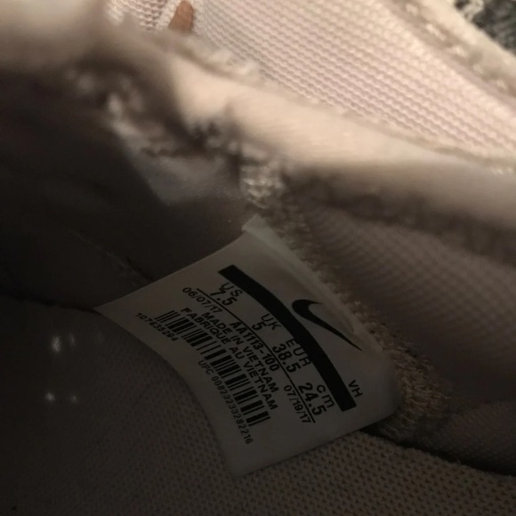 Nikes - Picture 3 of 5